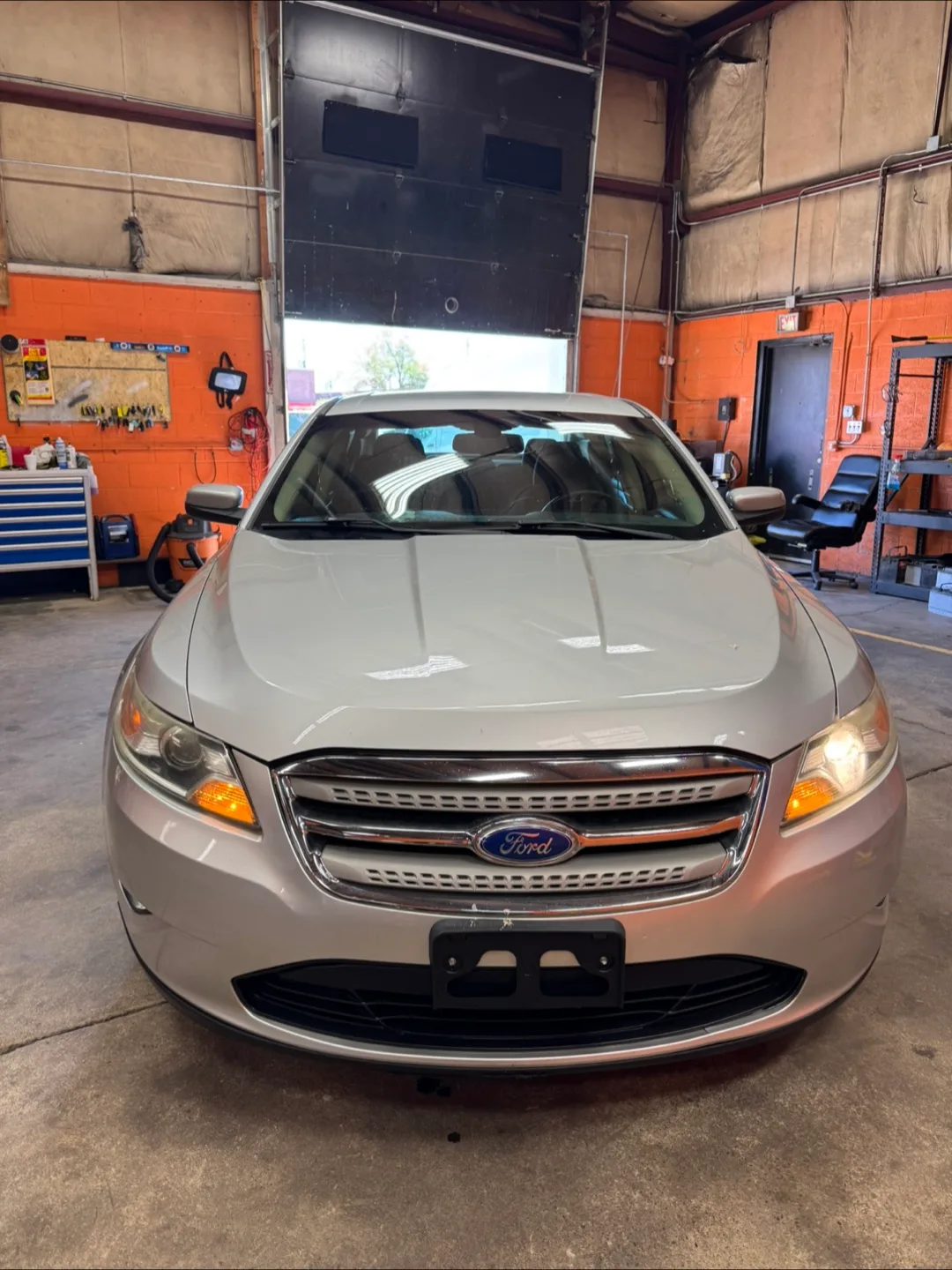 2011 Ford Taurus SEL thumbnail