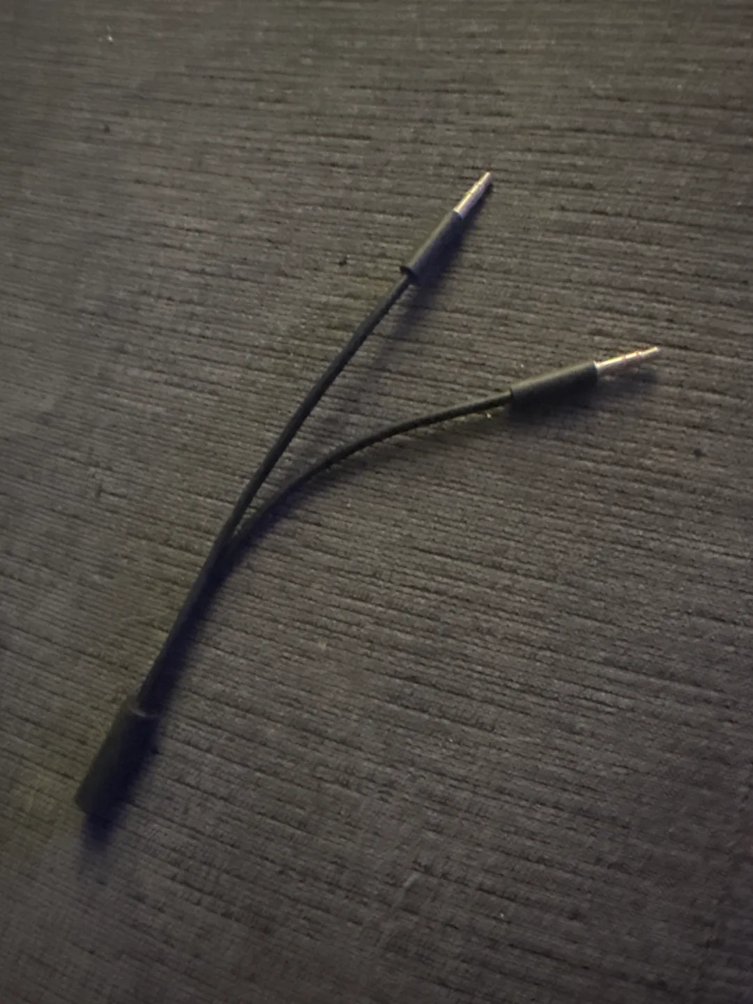 Dual 3.5mm Audio Jack Y-Splitter Cable thumbnail