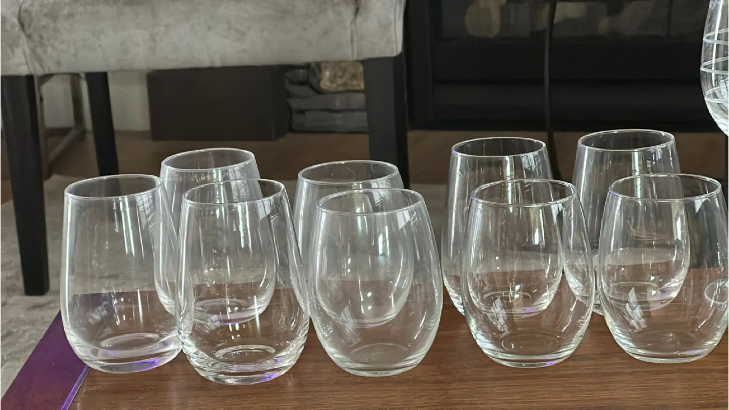 9 Wine glasses thumbnail
