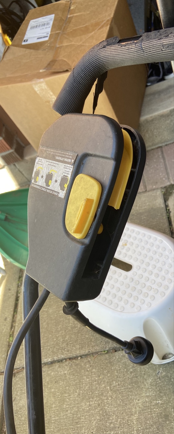 Yardworks 14" 3.5A Electric Lawn Mower not working as is - photo 4