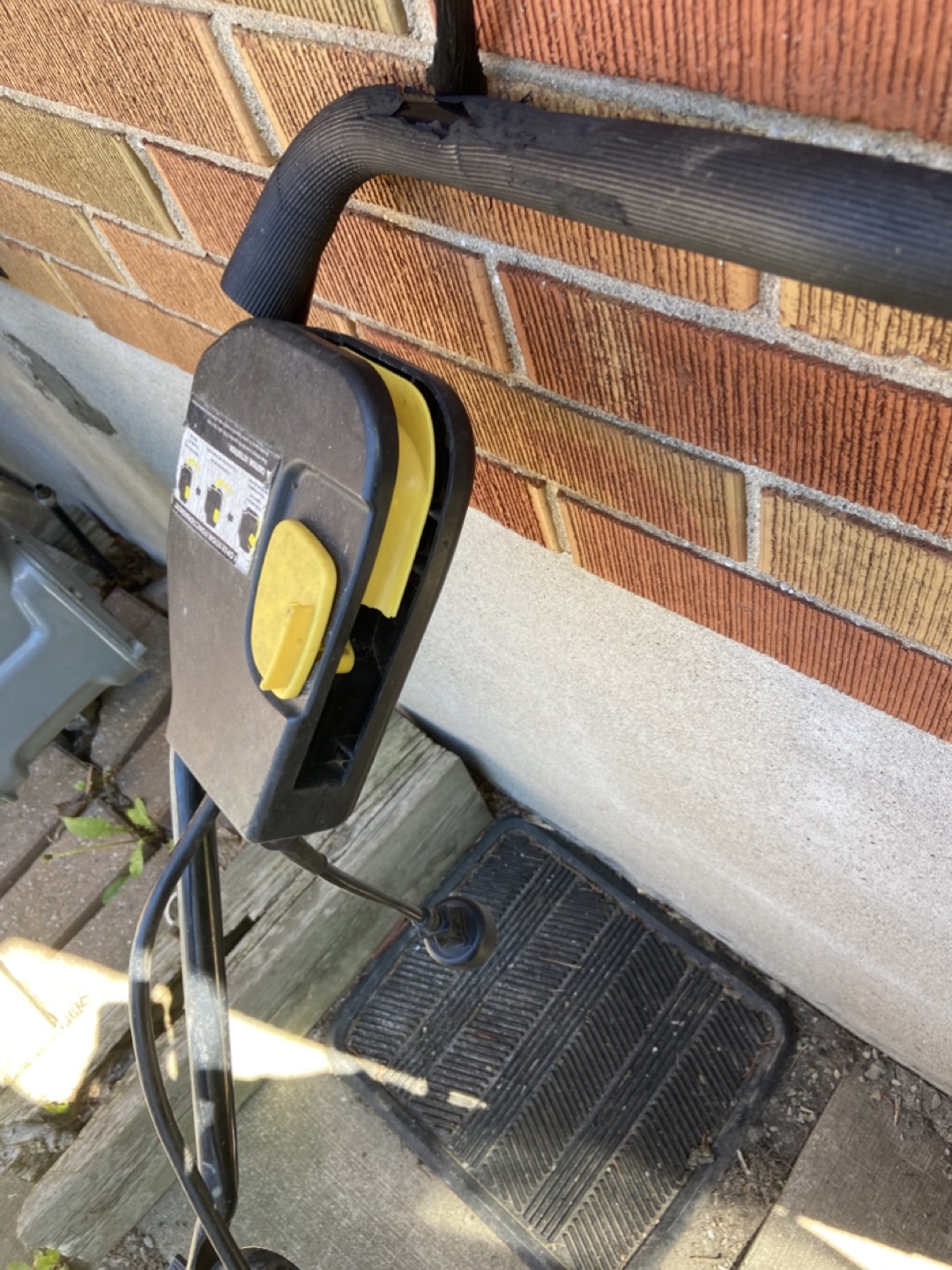 Yardworks 14" 3.5A Electric Lawn Mower not working as is - photo 3