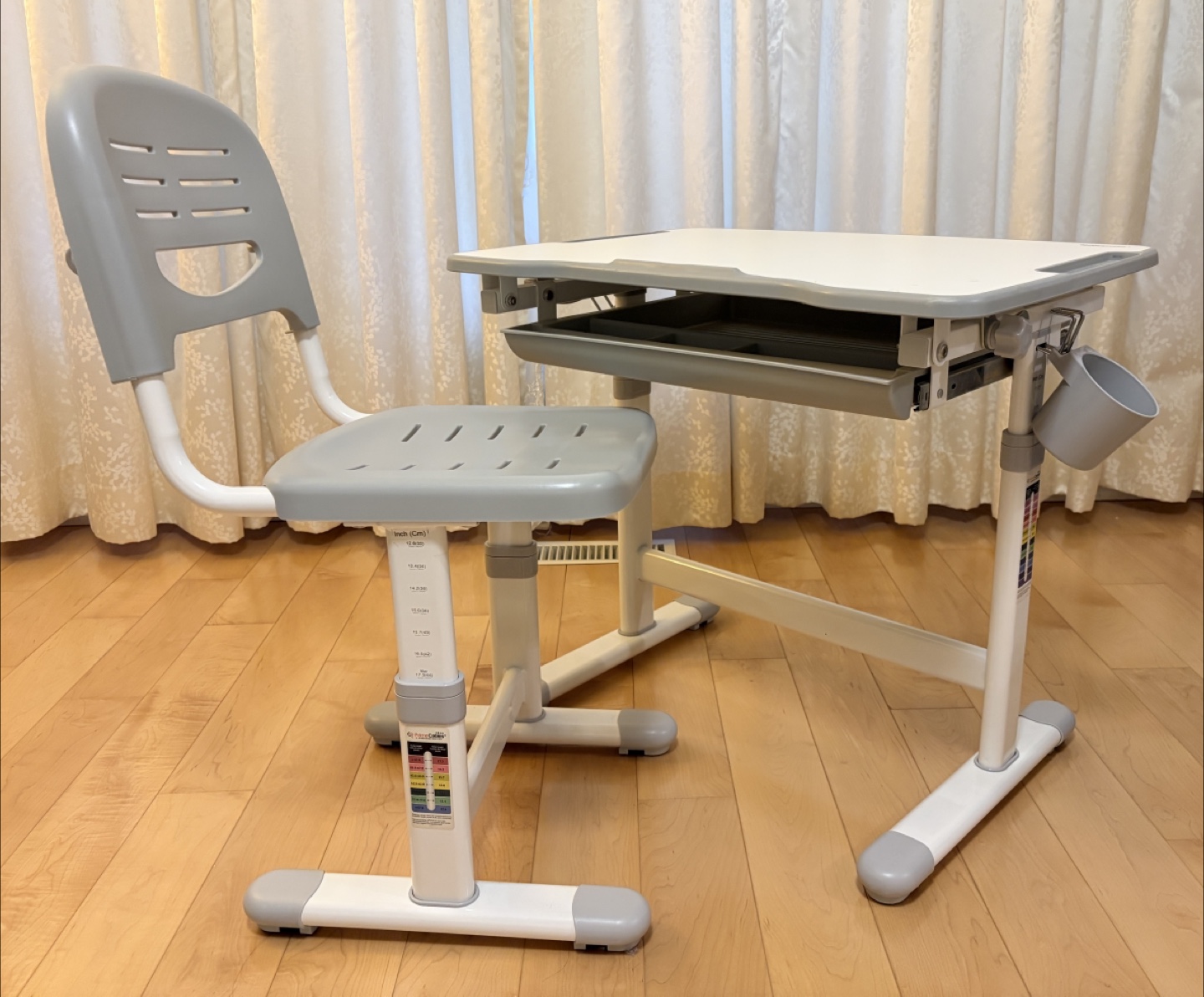 Kids Adjustable Height Desk and Chair Set - photo 4