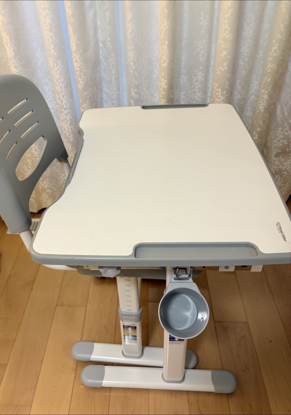 Kids Adjustable Height Desk and Chair Set - photo 2