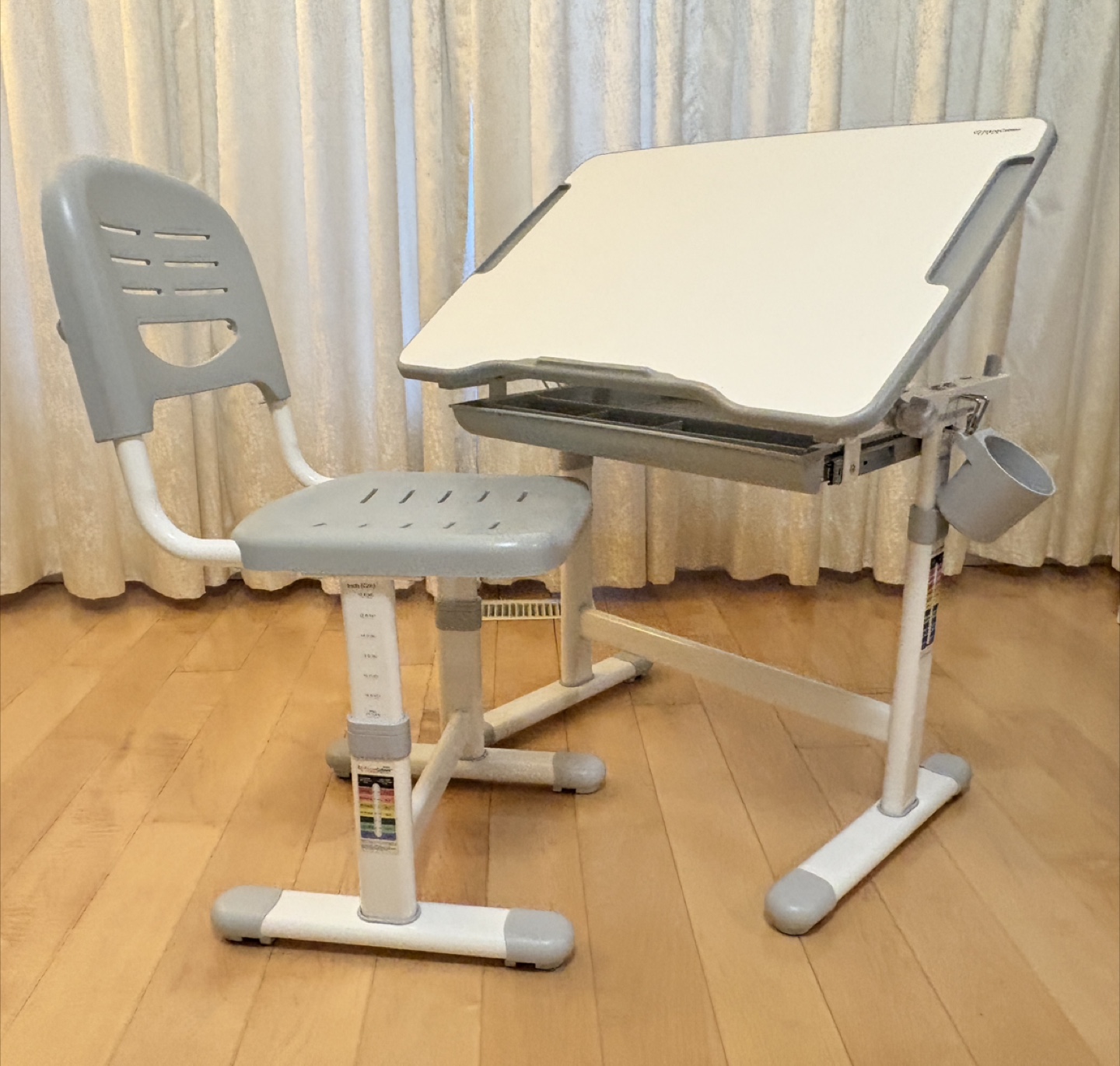 Kids Adjustable Height Desk and Chair Set - photo 3