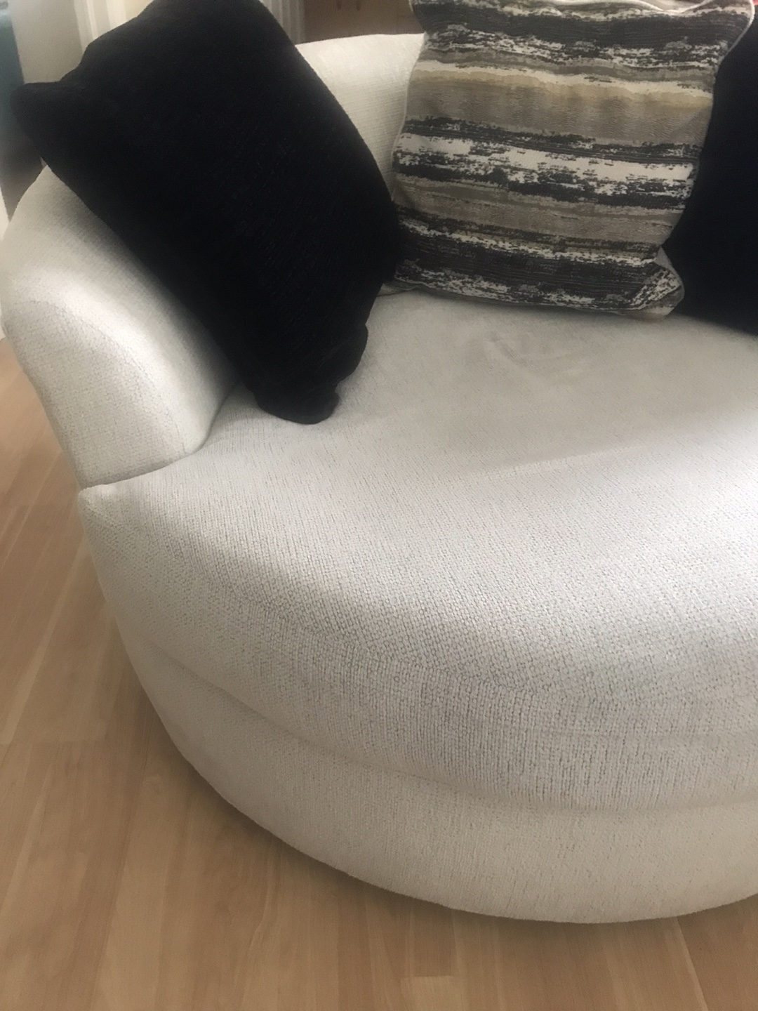 Swivelling Accent Chair - photo 2