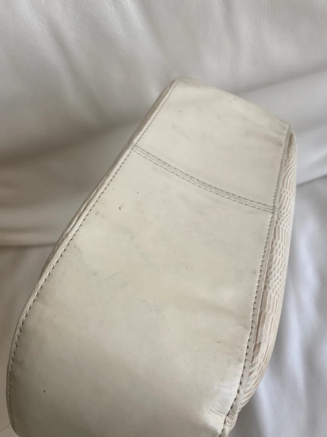 Authentic MCM Beige Leather Shoulder Bag image indicator(2)