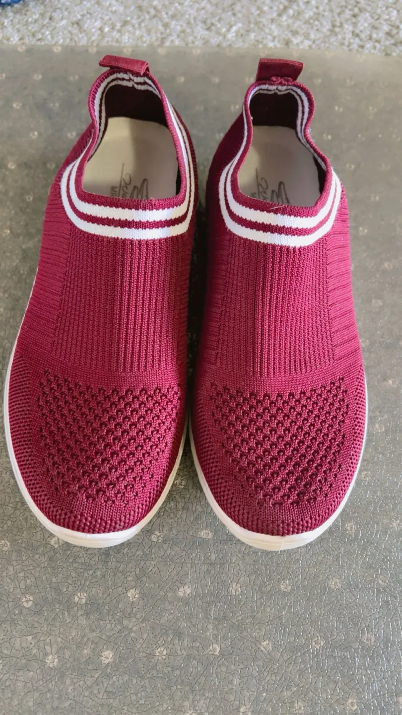 Women's Burgundy Knit Slip-On Sneakers image indicator(3)
