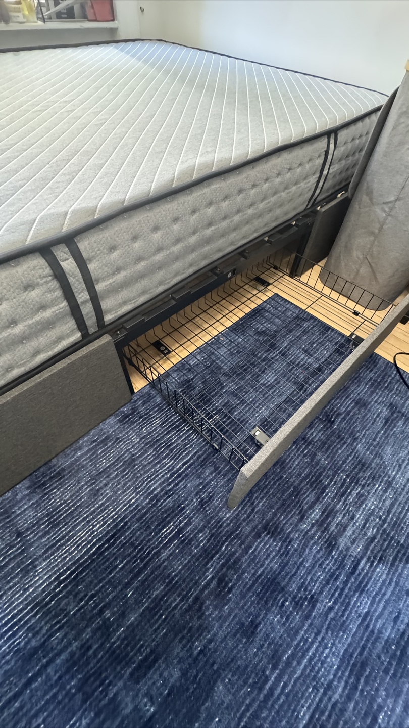 Queen bed and mattress, huge built-in storage - photo 3