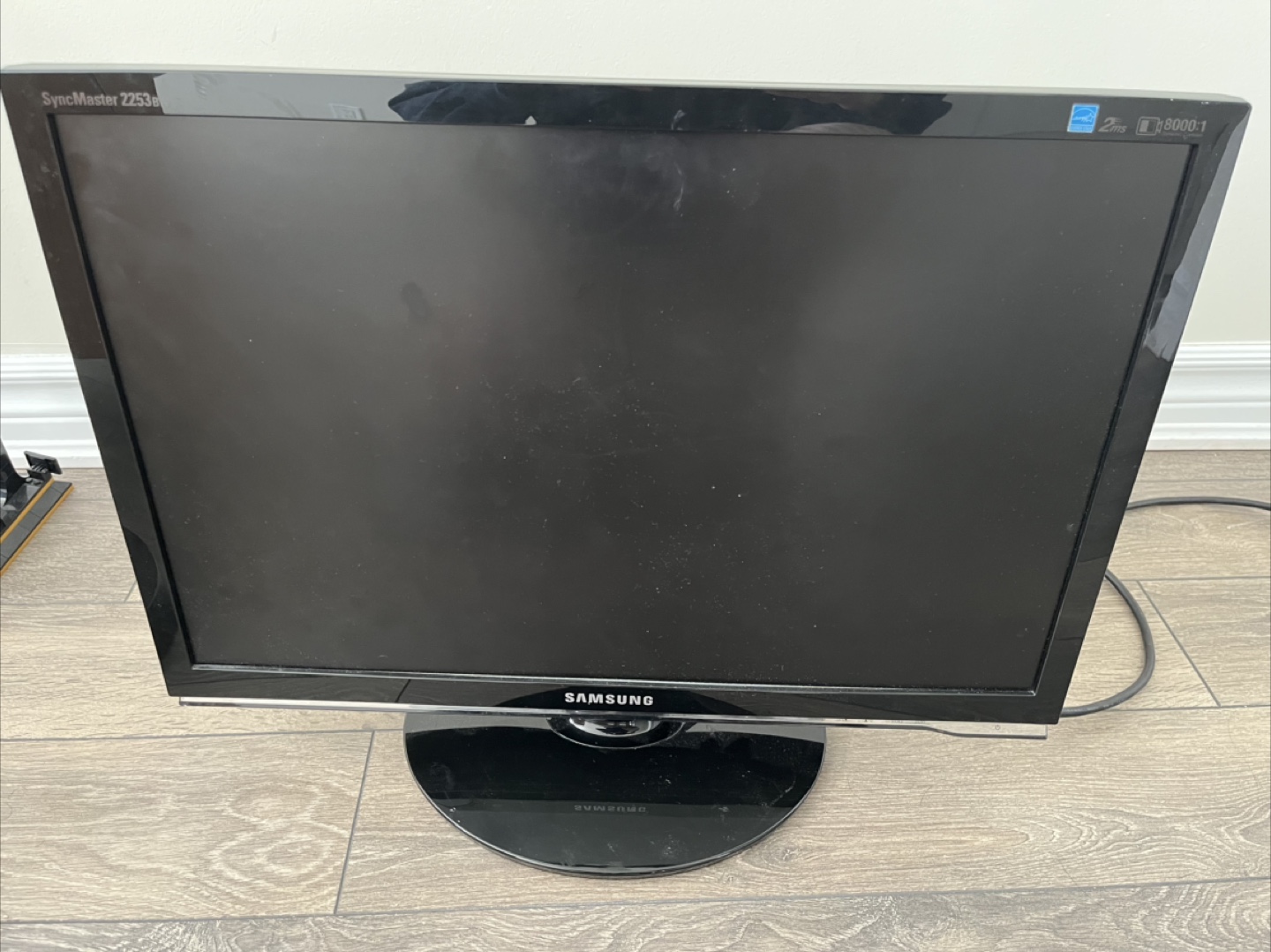 Samsung SyncMaster 2233SW LCD Monitor - photo 2