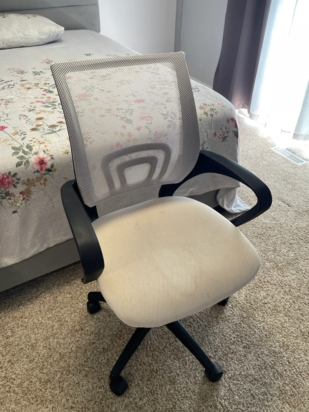 Comfortable Mesh Office Chair thumbnail