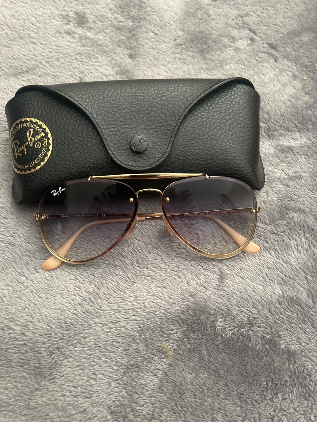 Ray-Ban Aviator Sunglasses thumbnail