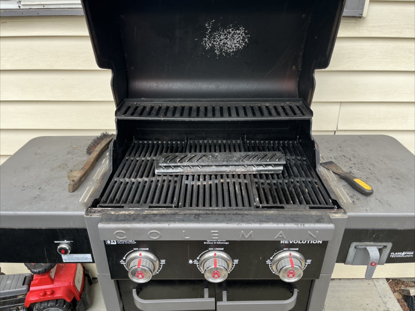 Coleman Revolution 3-Burner Propane BBQ Grill - photo 2