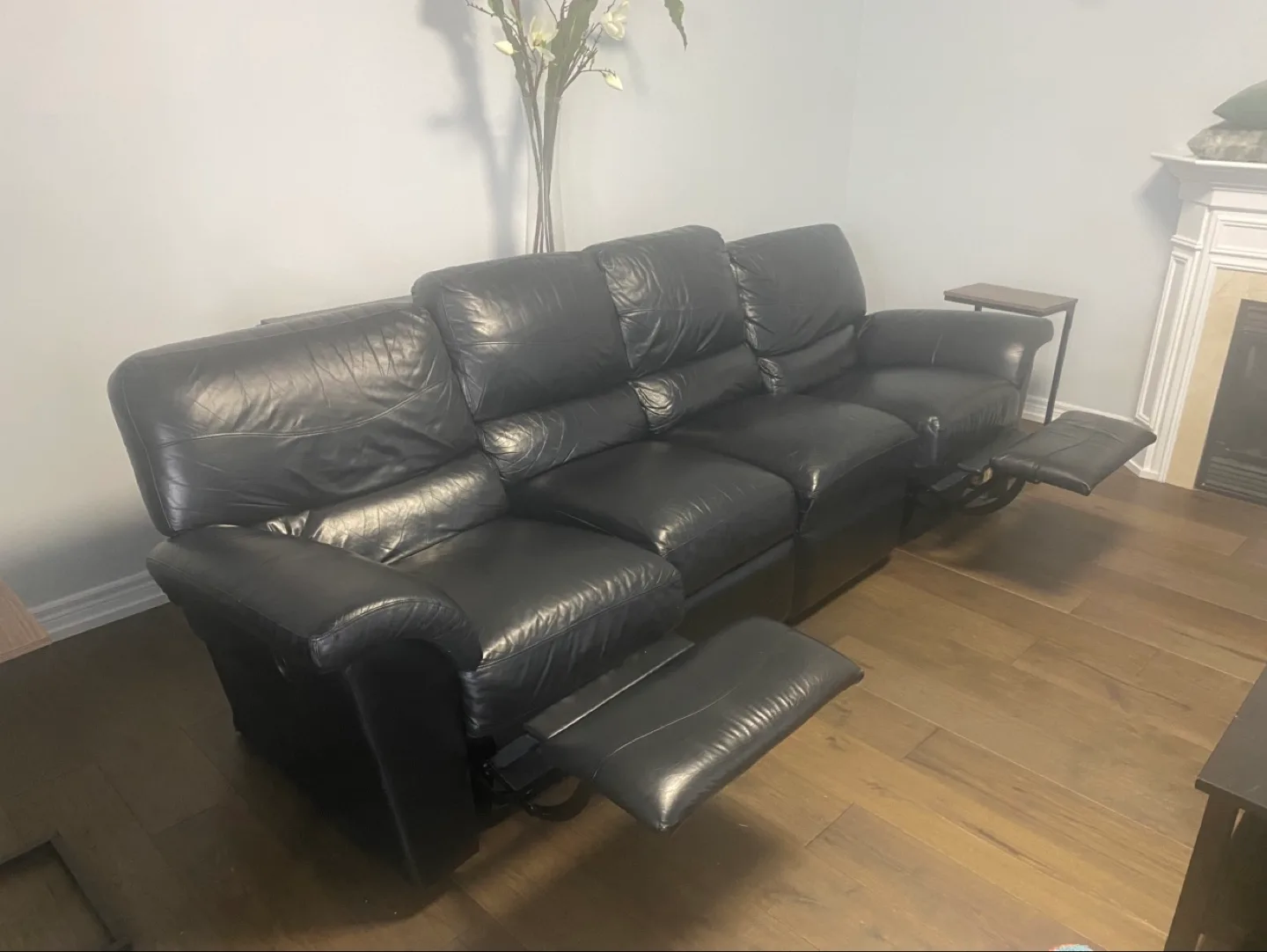 Black Leather Reclining Sofa - Lazy Boy image indicator(4)