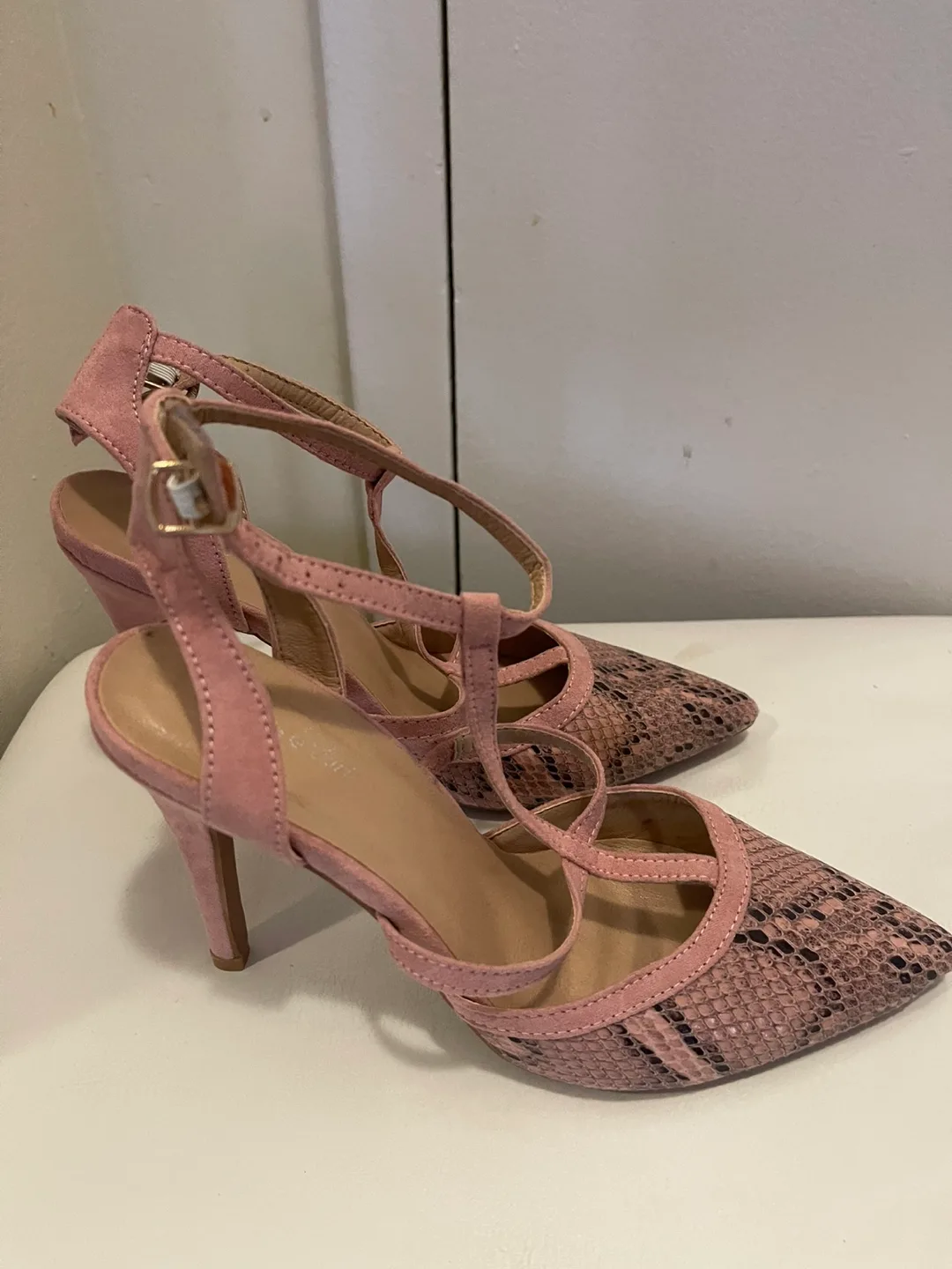 Gorgeous Pink Snakeskin Heels thumbnail
