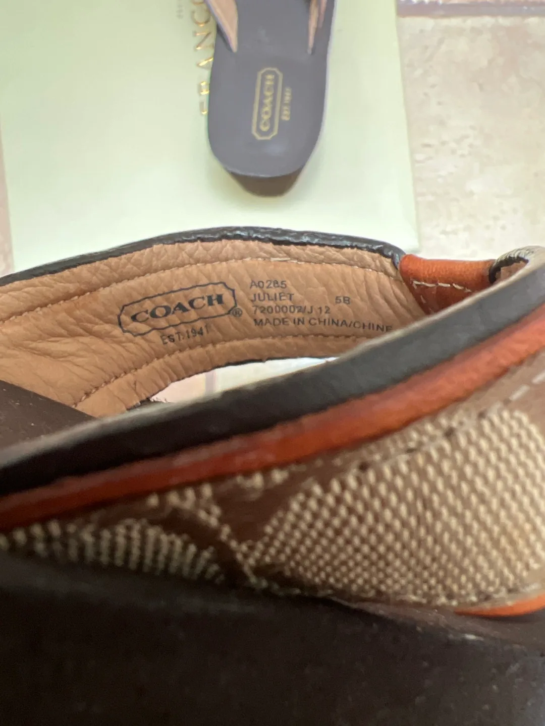 Coach Women's Flip Flops Size 5B image indicator(4)