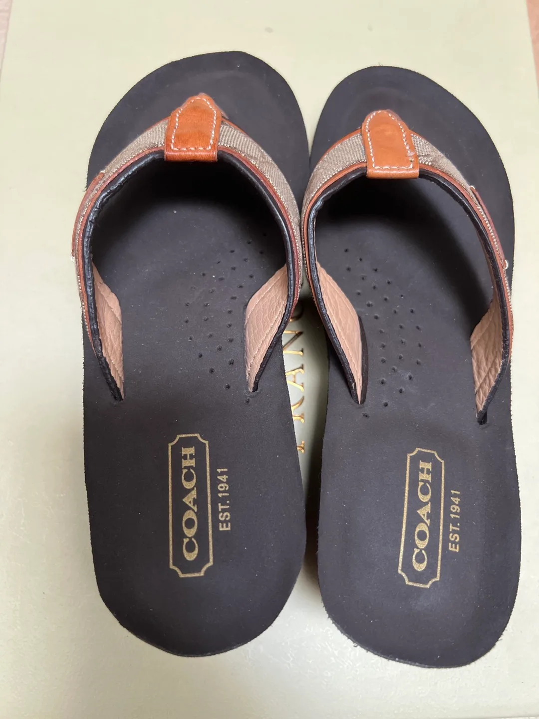 Coach Women's Flip Flops Size 5B image indicator(3)