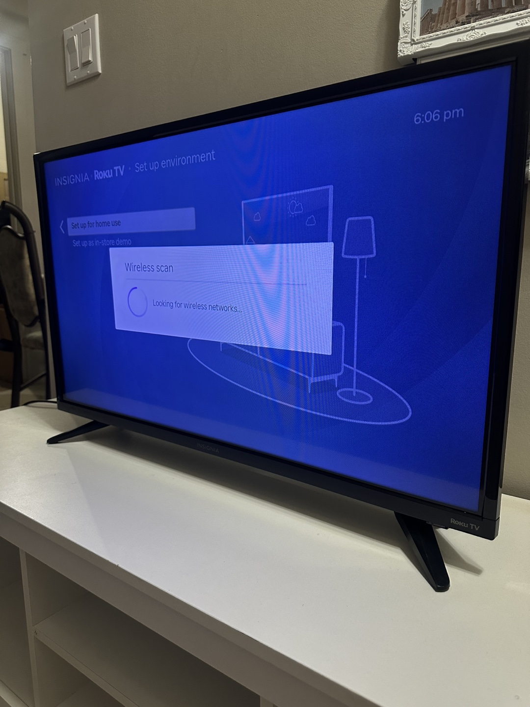 32-inch Roku Smart TV in excellent working condition. - photo 4