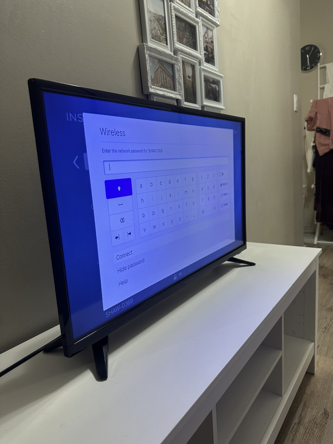 32-inch Roku Smart TV in excellent working condition. - photo 5