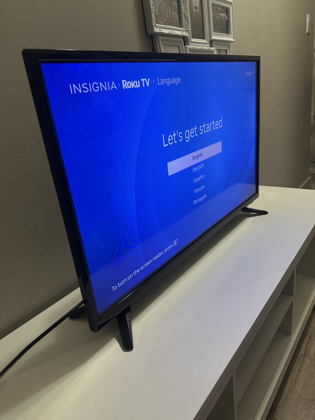 32-inch Roku Smart TV in excellent working condition. - photo 3