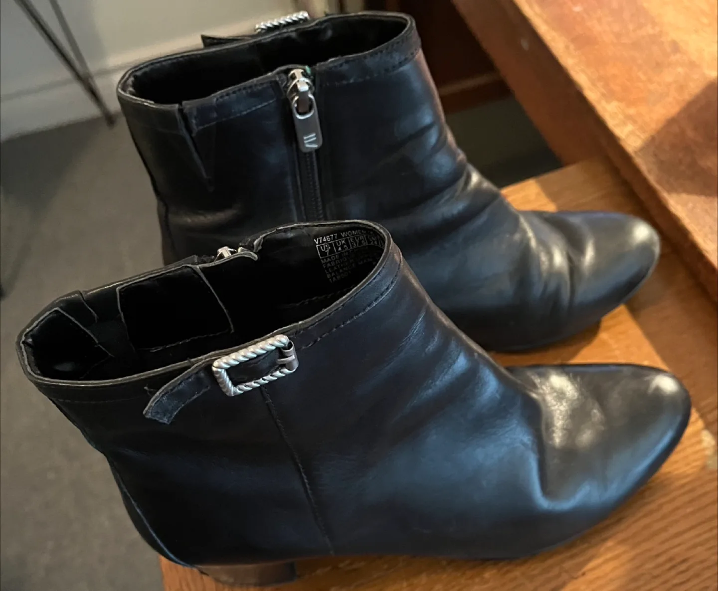 Women’s Size 6 Short Black Leather Boots thumbnail