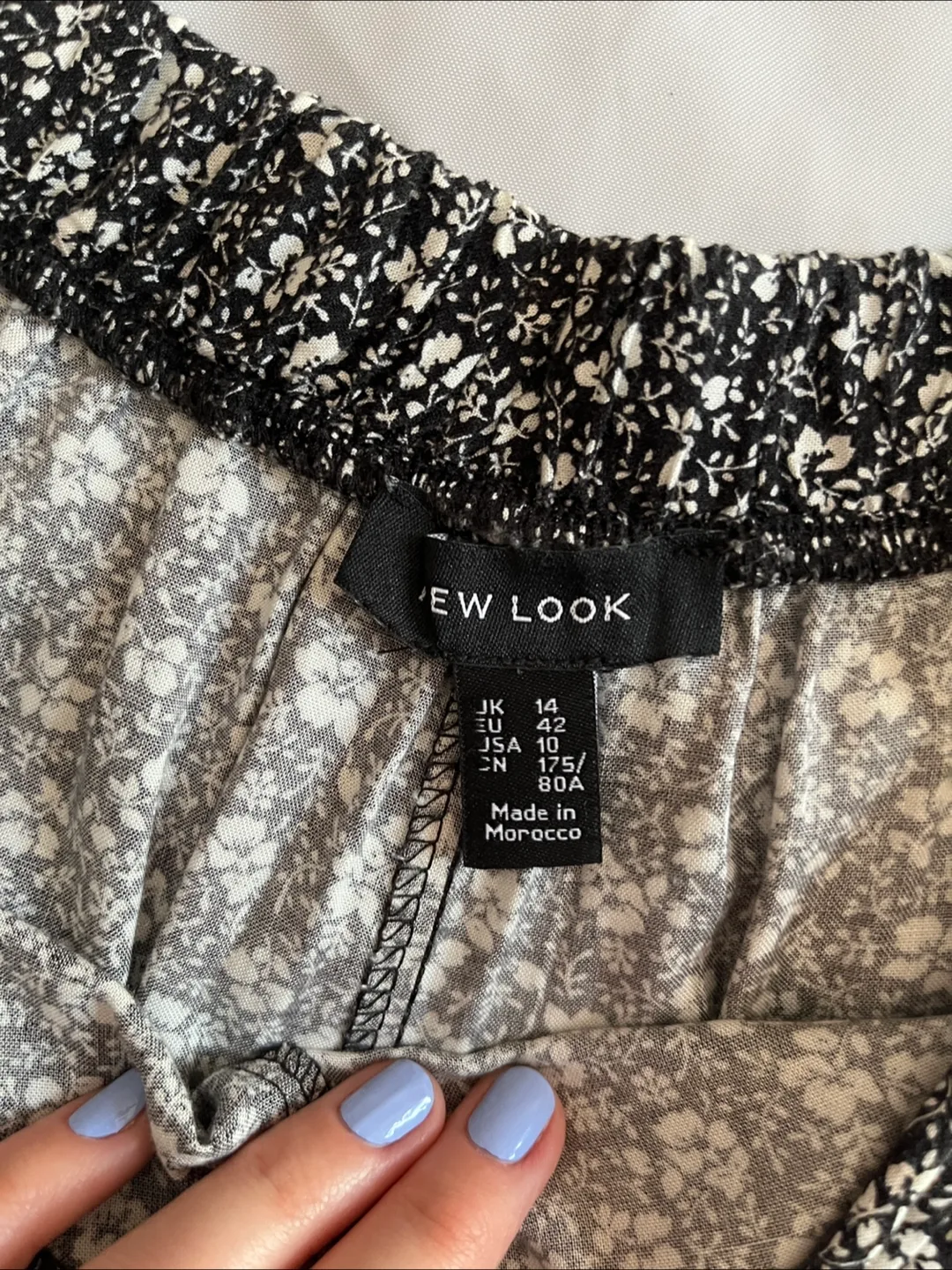 New Look Black and White Floral Wide Leg Culottes/capris image indicator(3)