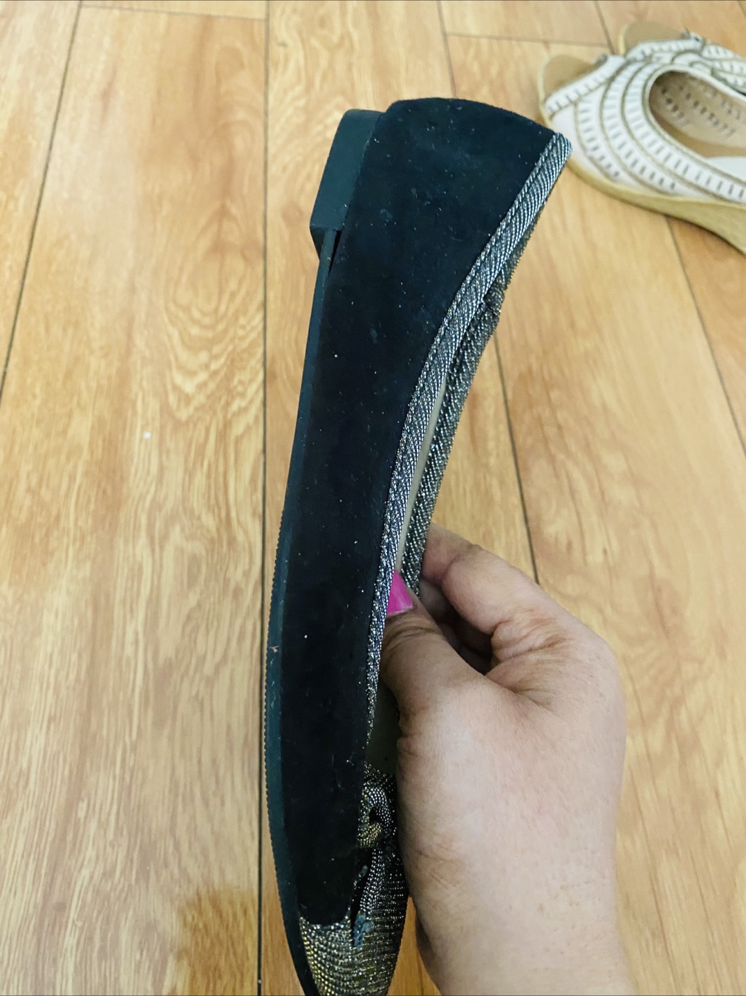 Womens Black & Silver Bow Flats - Size 6 - photo 3