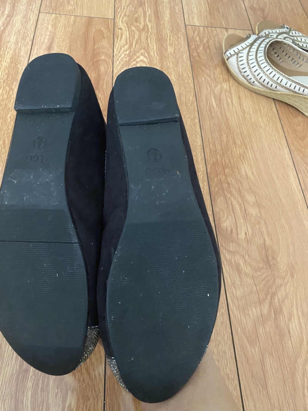 Womens Black & Silver Bow Flats - Size 6 - photo 2