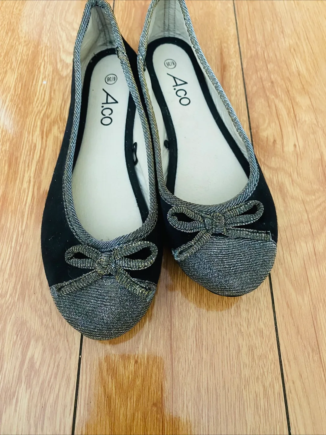 Womens Black & Silver Bow Flats - Size 6 thumbnail