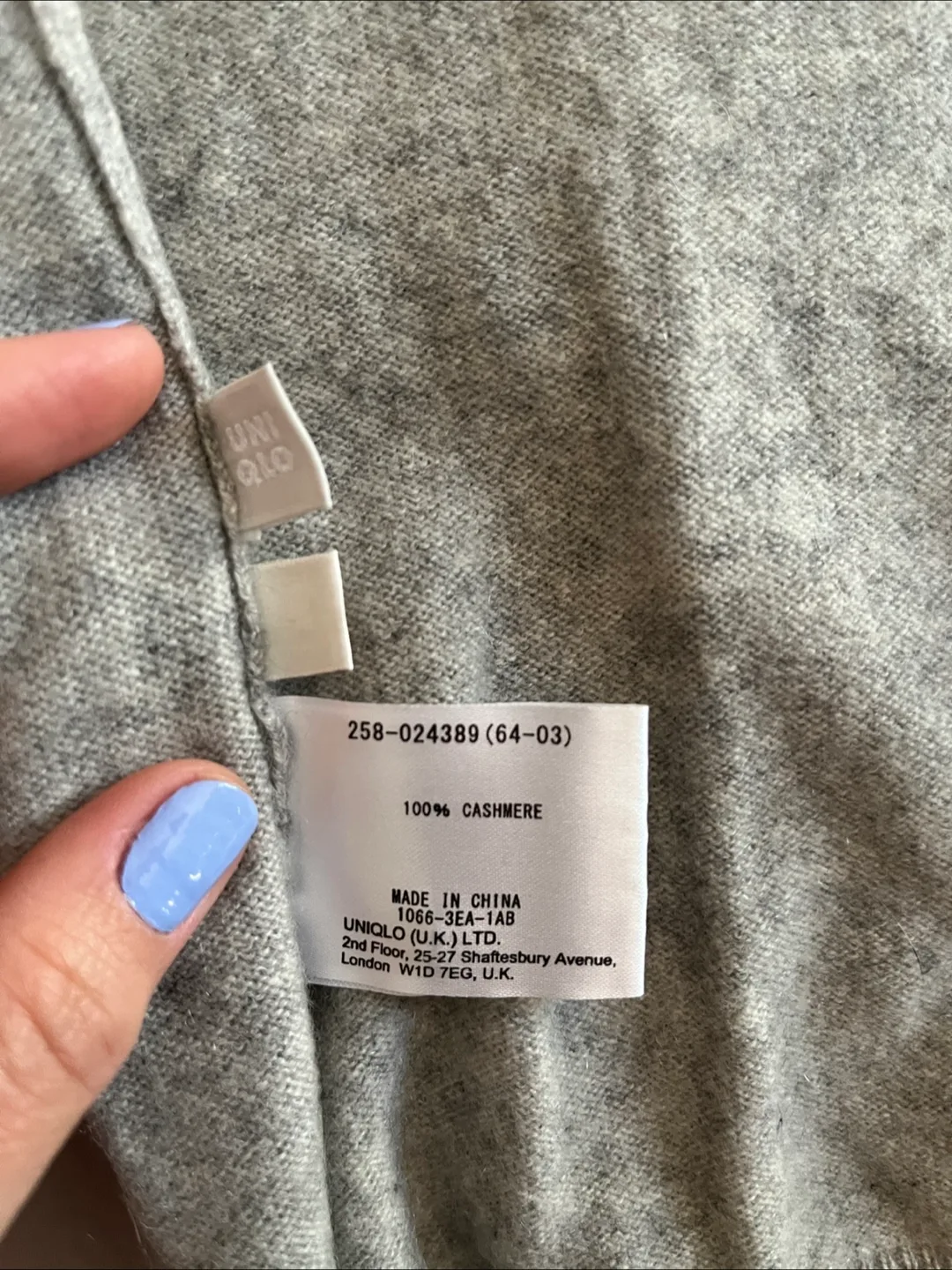 Uniqlo 100% Cashmere half Button Sweater image indicator(3)