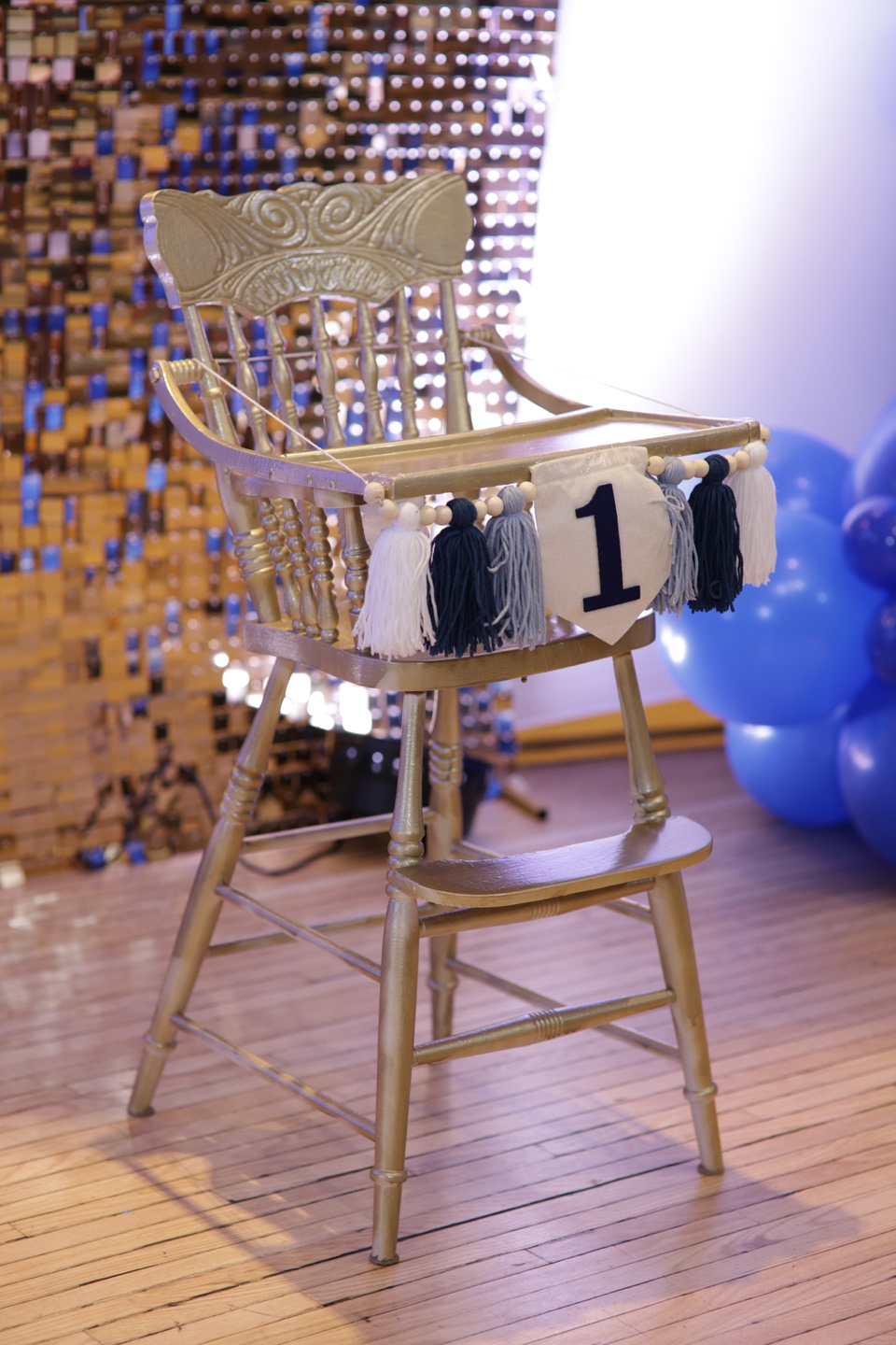 Gold Highchair with First Birthday Banner - photo 2