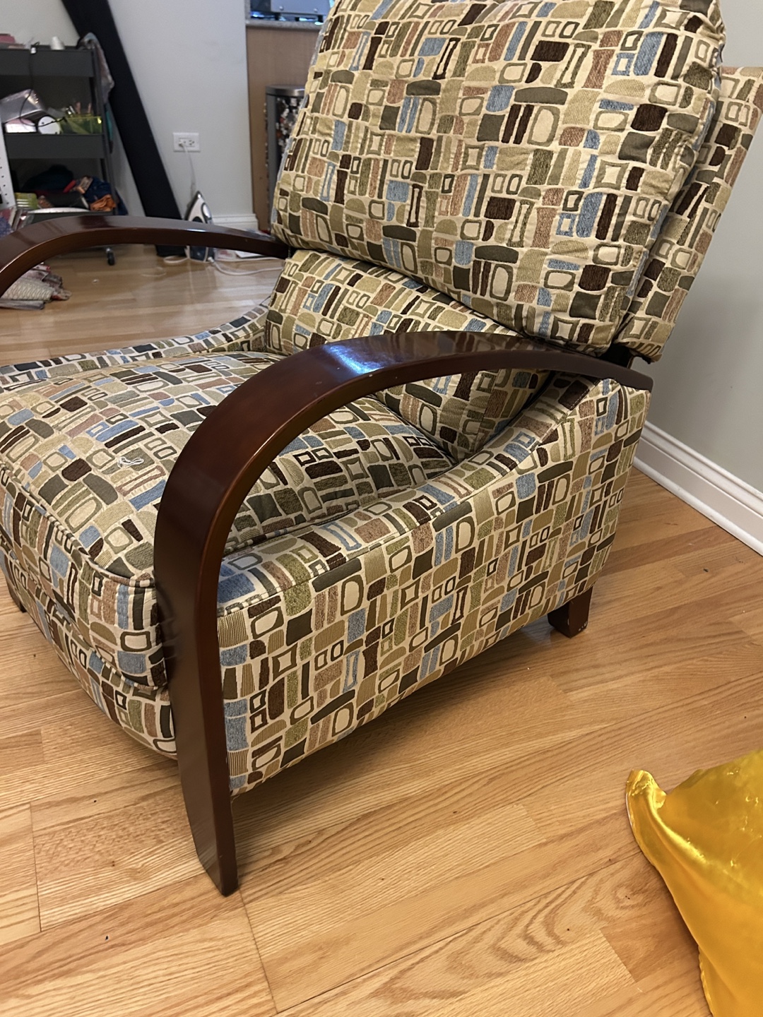 Recliner Chair with Mid-Century Modern Design - photo 3
