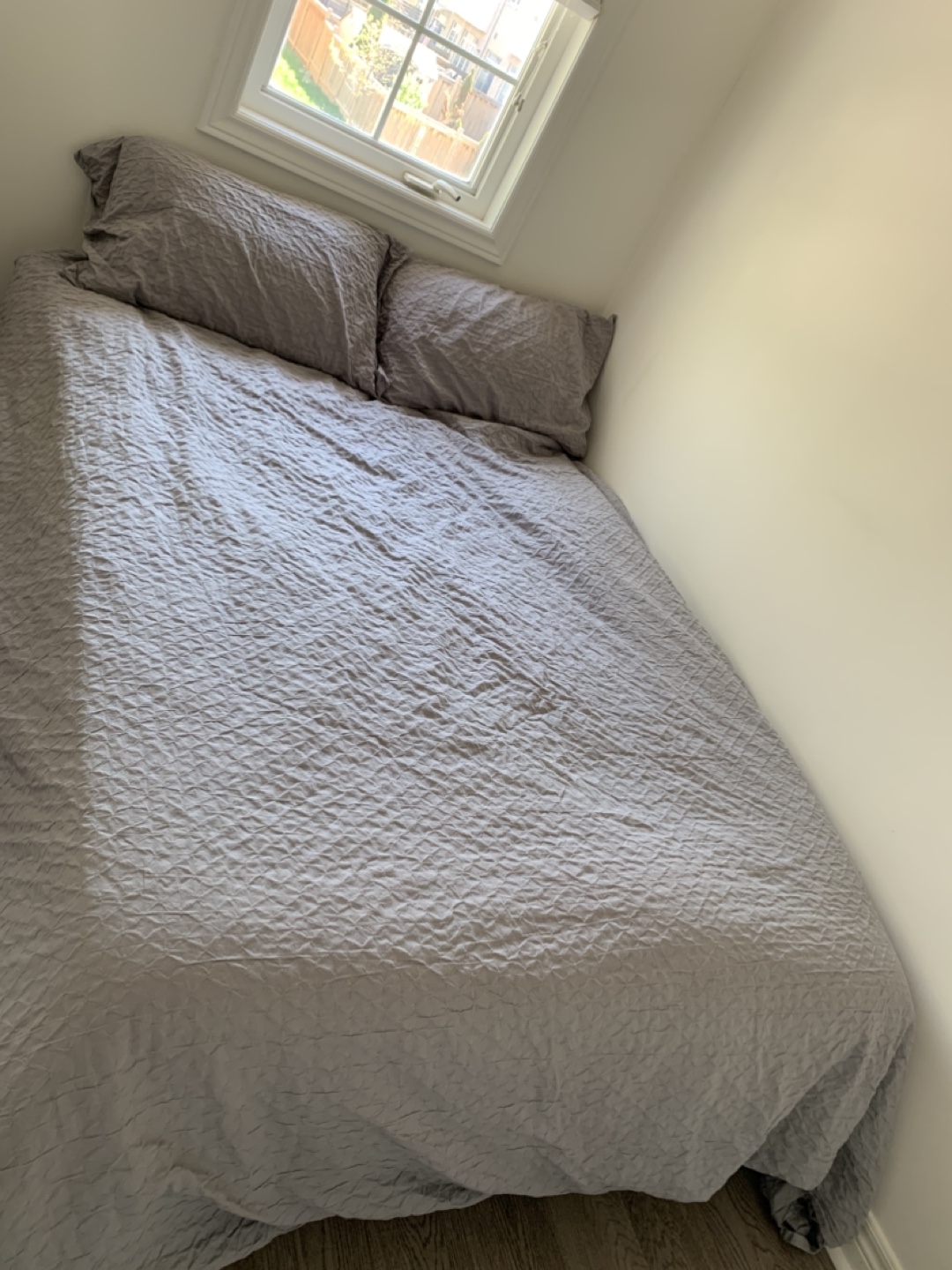 Grey textured king duvet cover and pillowcase set