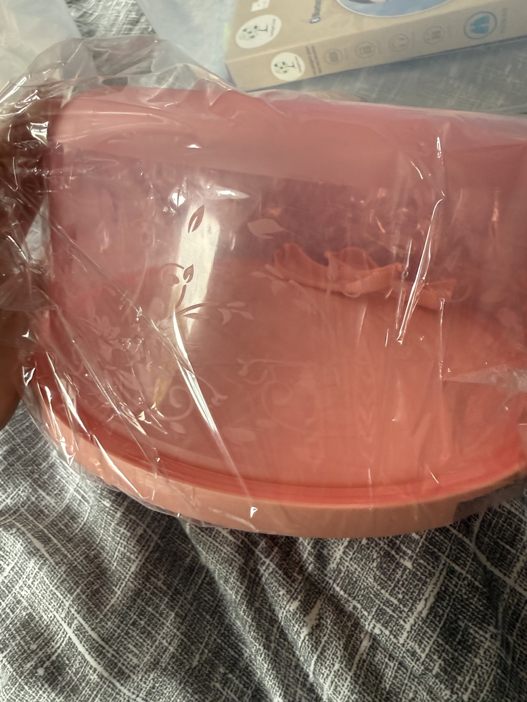 Pink Plastic Cake Carrier - photo 2