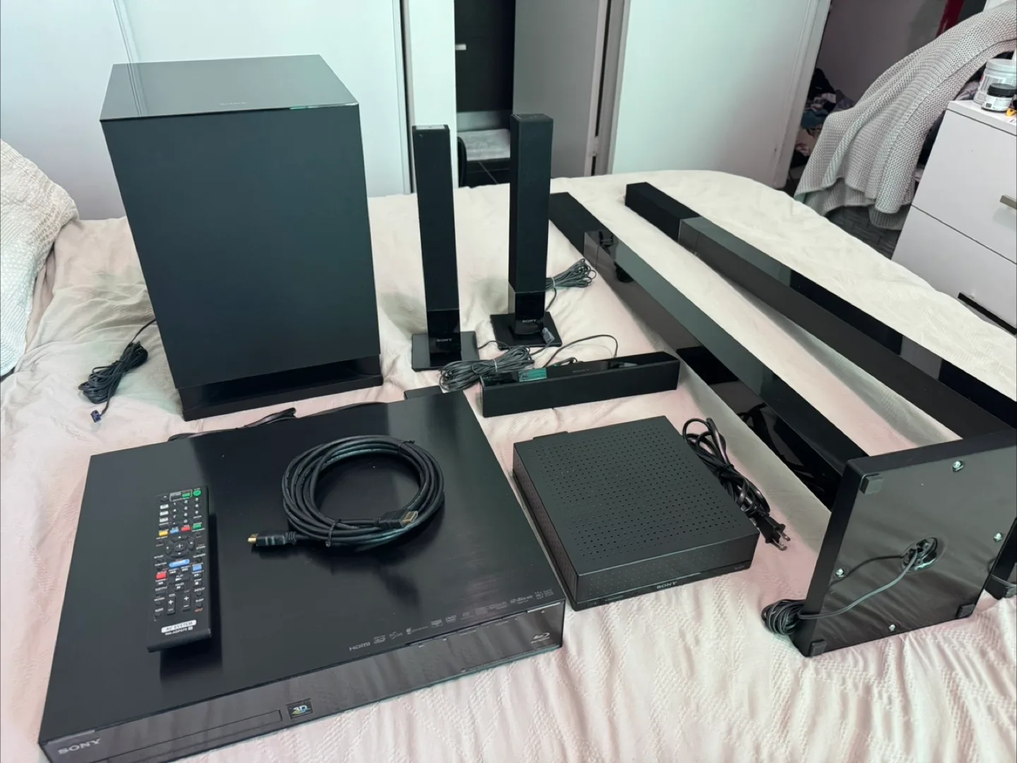 Sony BDV-IZ1000W Blu-ray Home Theatre System thumbnail