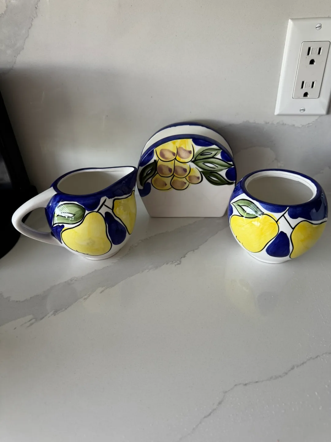 Creamer, sugar bowl, and napkin holder set image indicator(6)