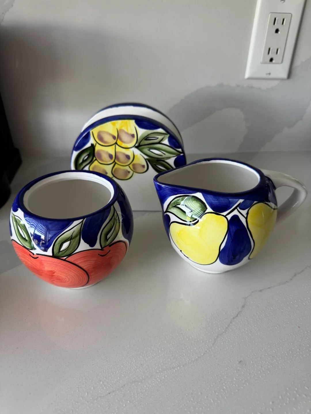 Creamer, sugar bowl, and napkin holder set image indicator(3)