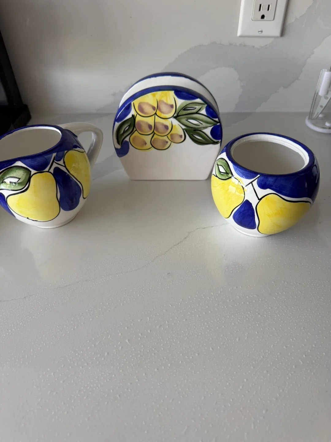 Creamer, sugar bowl, and napkin holder set image indicator(5)