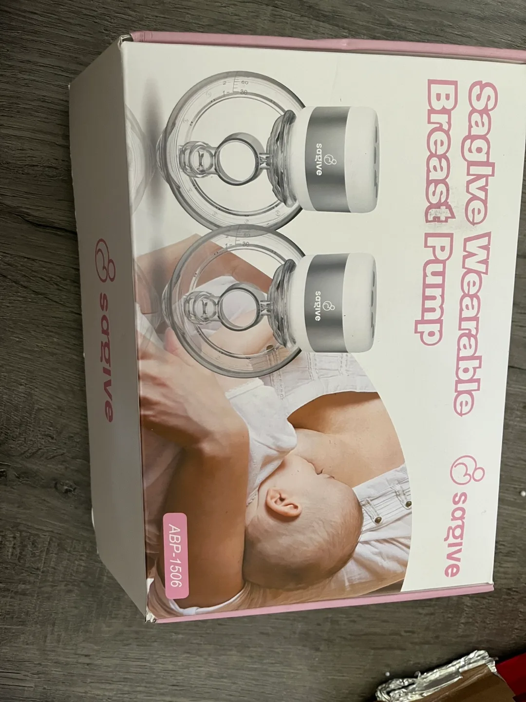 Saglve Wearable Breast Pump - New in Box thumbnail