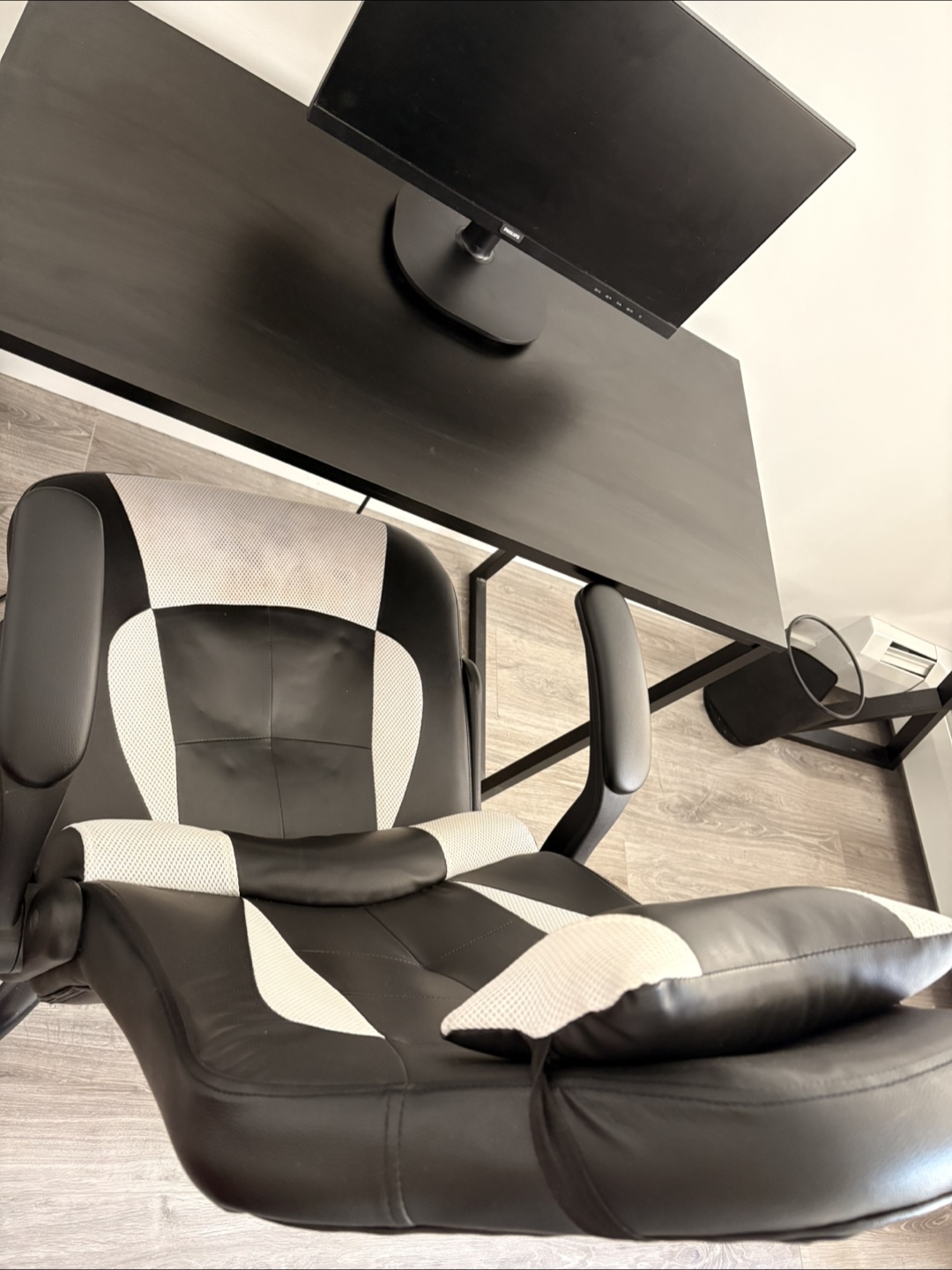 Gaming Chair - Black and White - photo 3