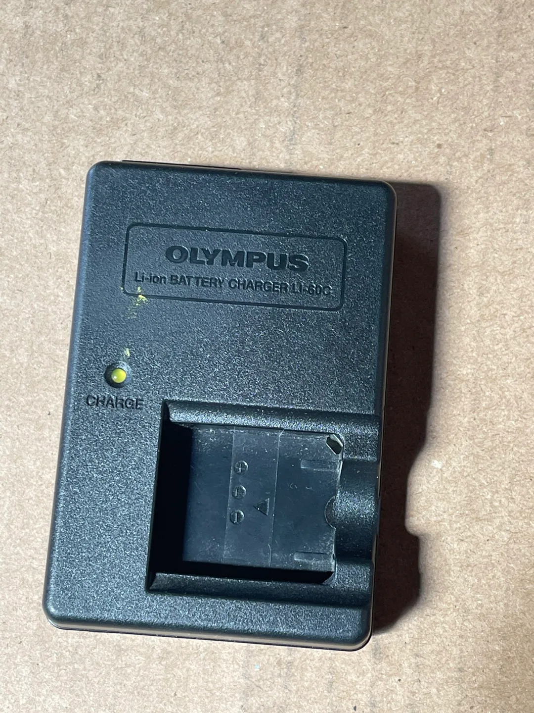 Olympus Li-ion Battery Charger thumbnail
