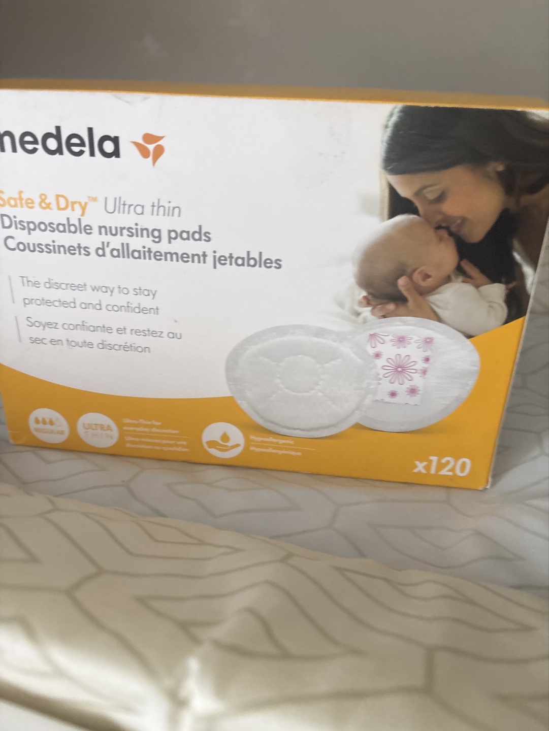 Medela Safe & Dry Ultra Thin Disposable Nursing Pads (120 count)