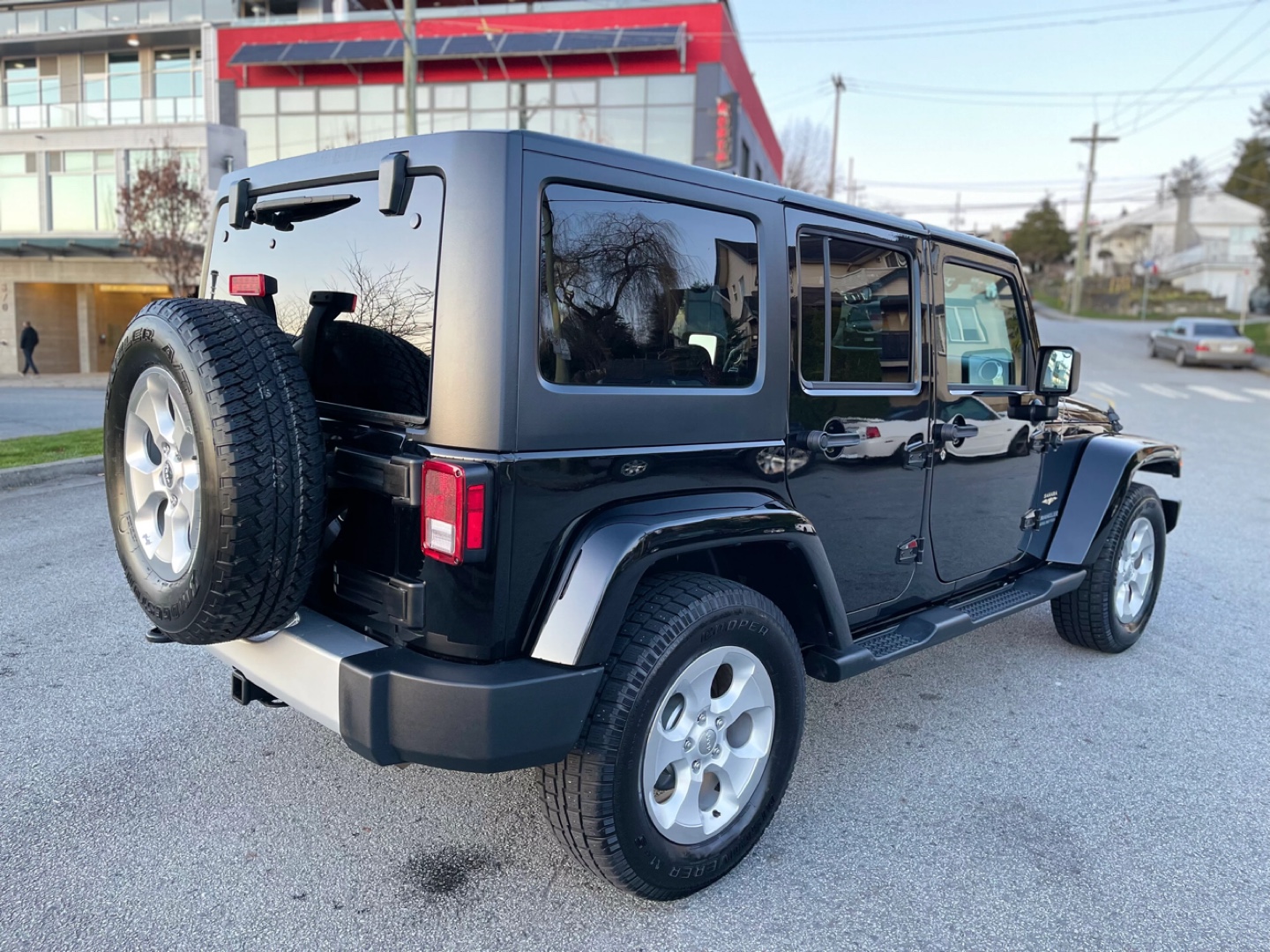 2015 Jeep Wrangler Unlimited Sahara - photo 4