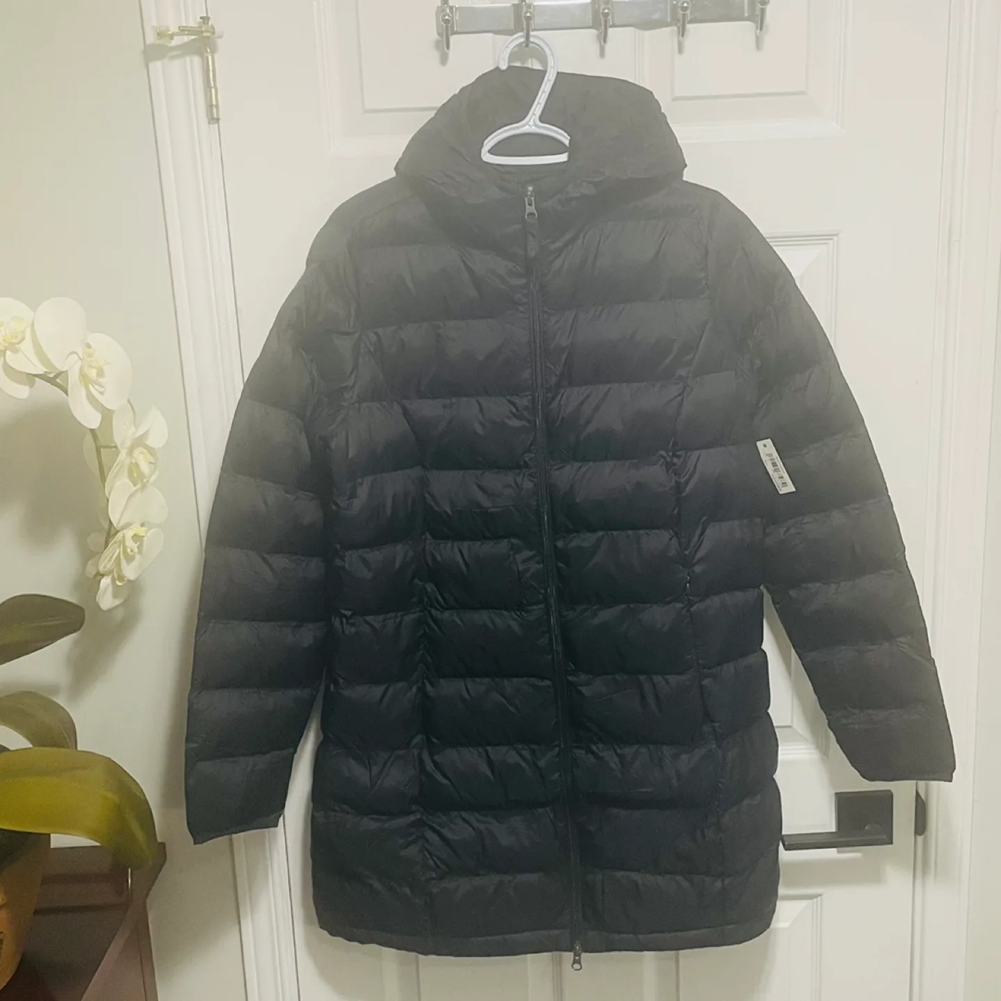 Amazon Essentials Women Lightweight Hooded Puffer Coat image indicator(7)