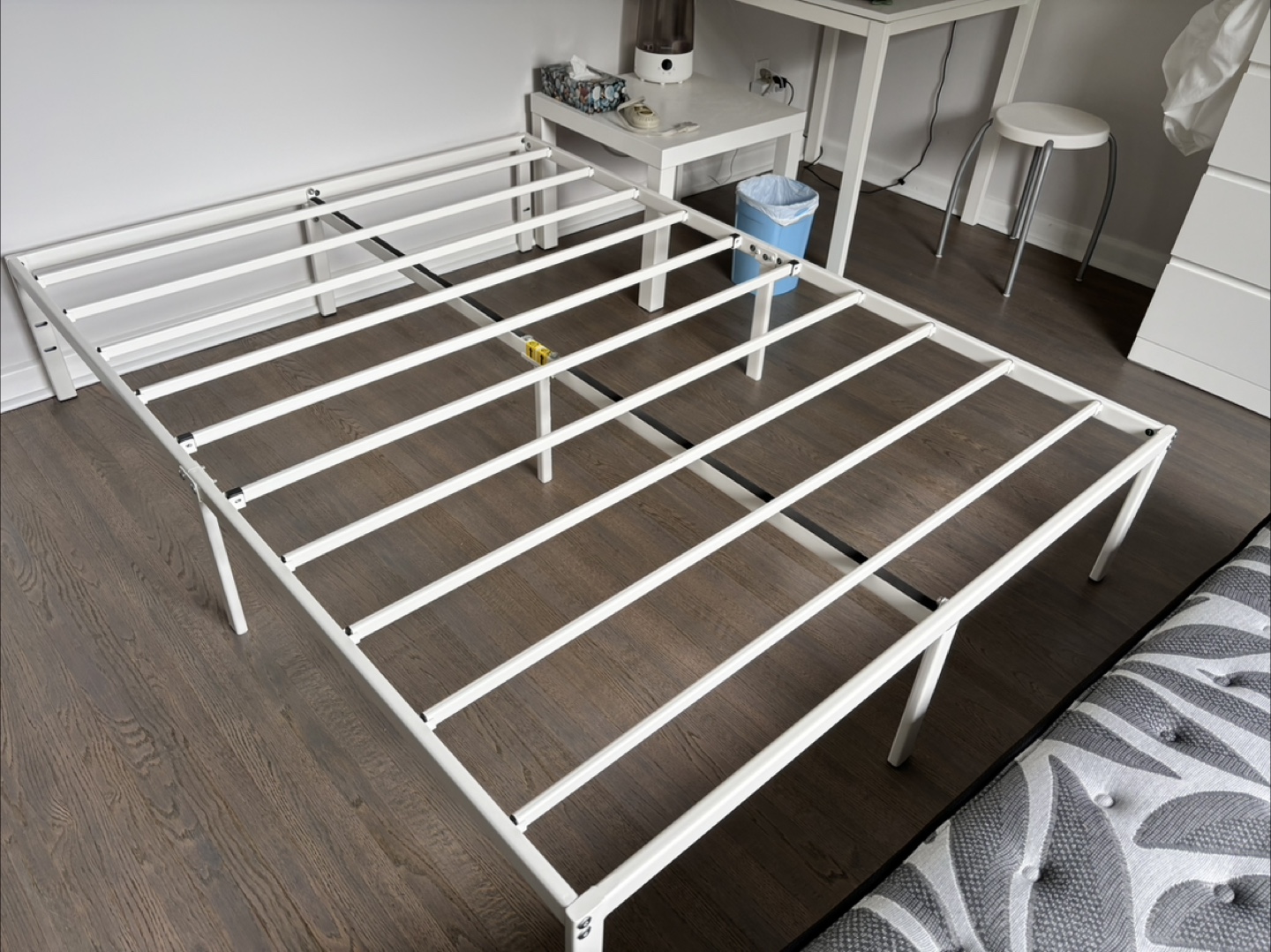 Full/double mattress and metal bed frame - photo 4