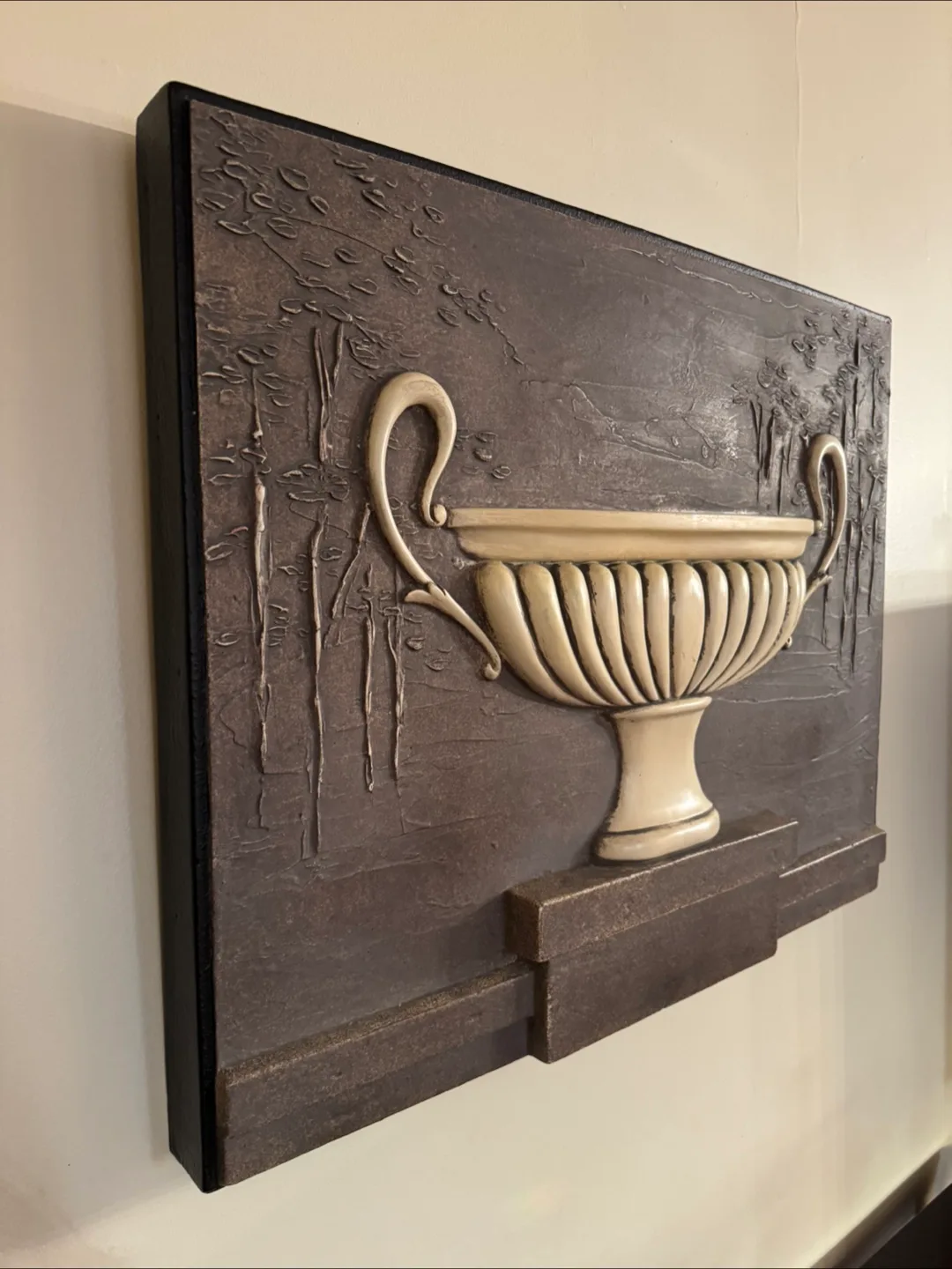 3D Elegant Urn Wall Decor image indicator(2)