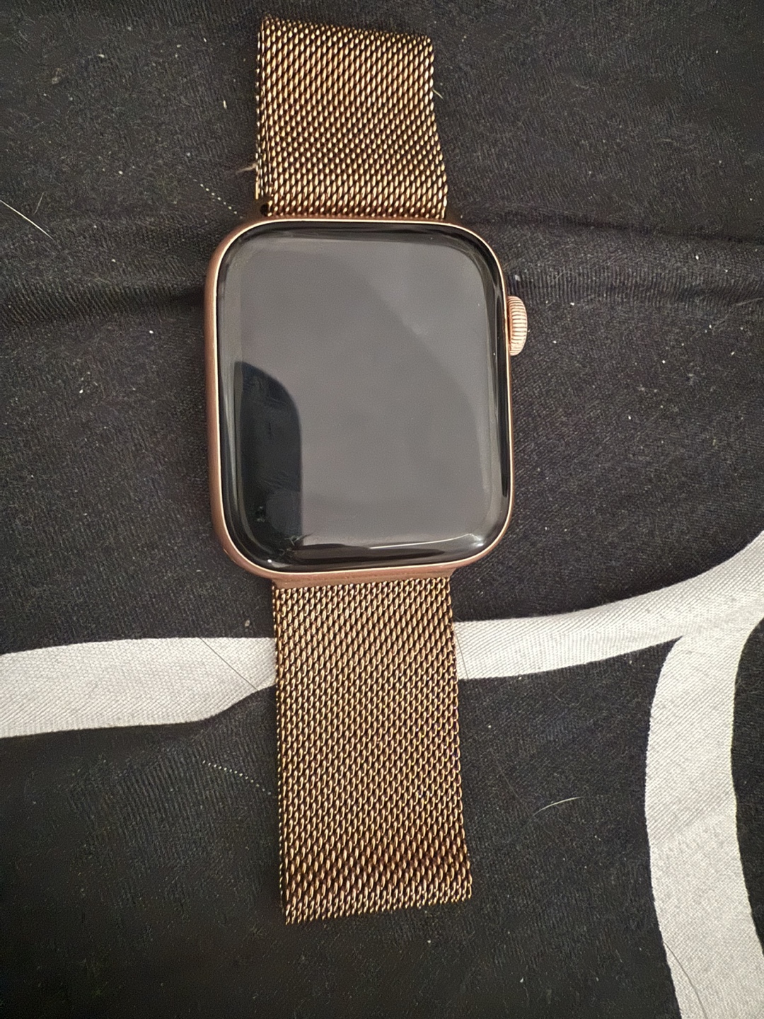 Apple Watch Series 5 Gold Aluminium Case with Milanese Band