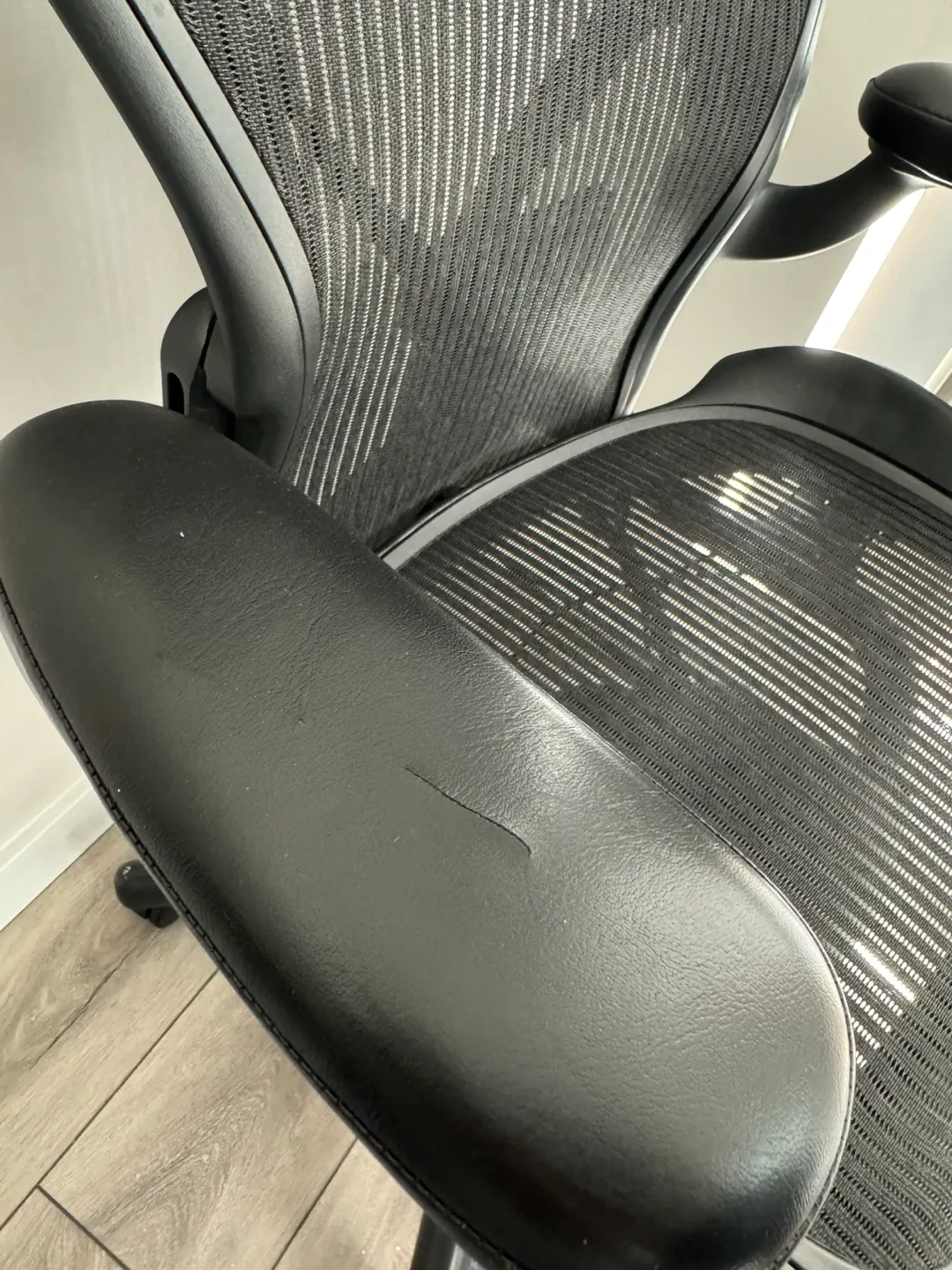 Herman Miller Aeron Chair image indicator(3)