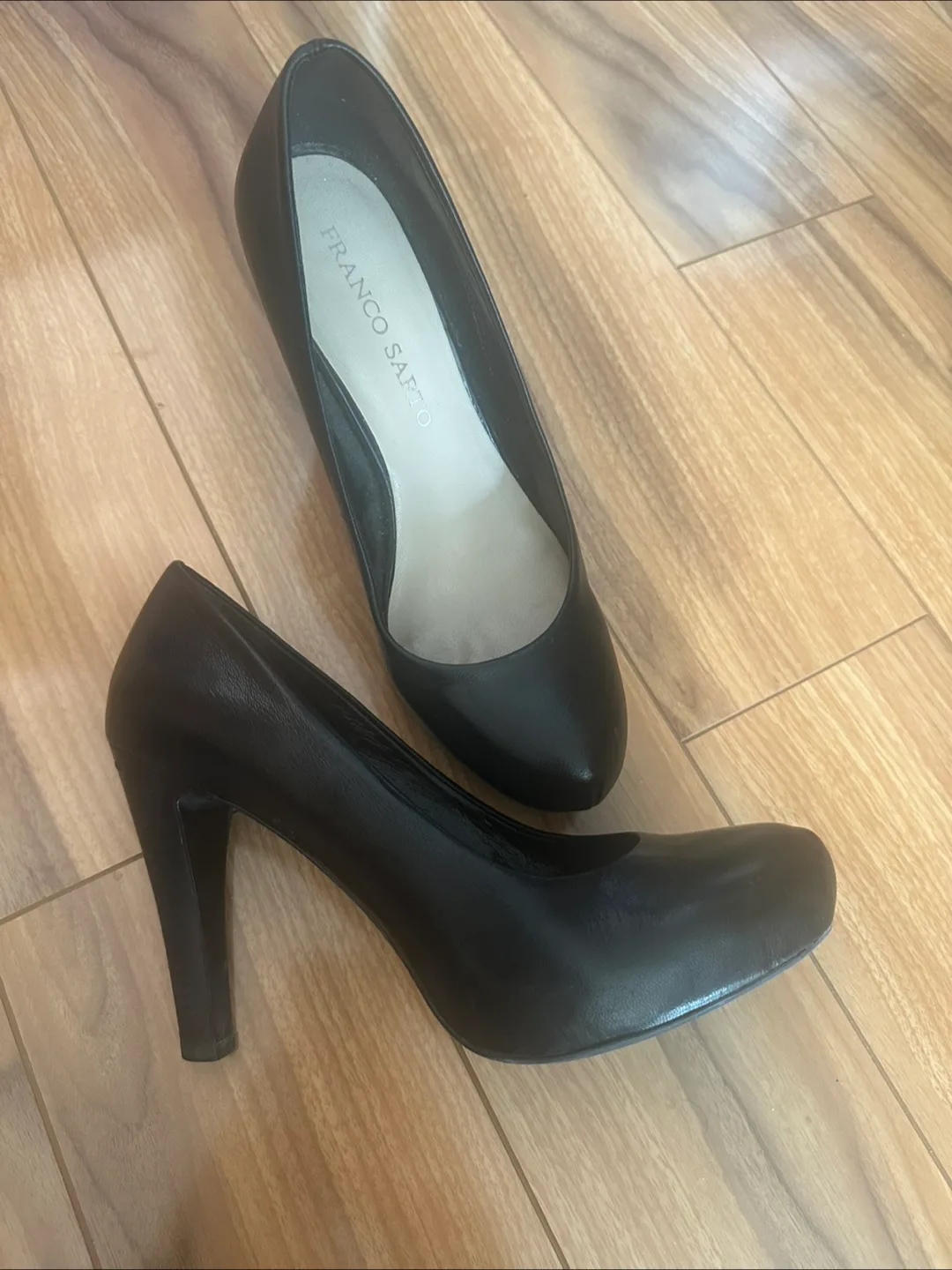 Franco Sarto Black Leather Pumps - Size 8 image indicator(6)