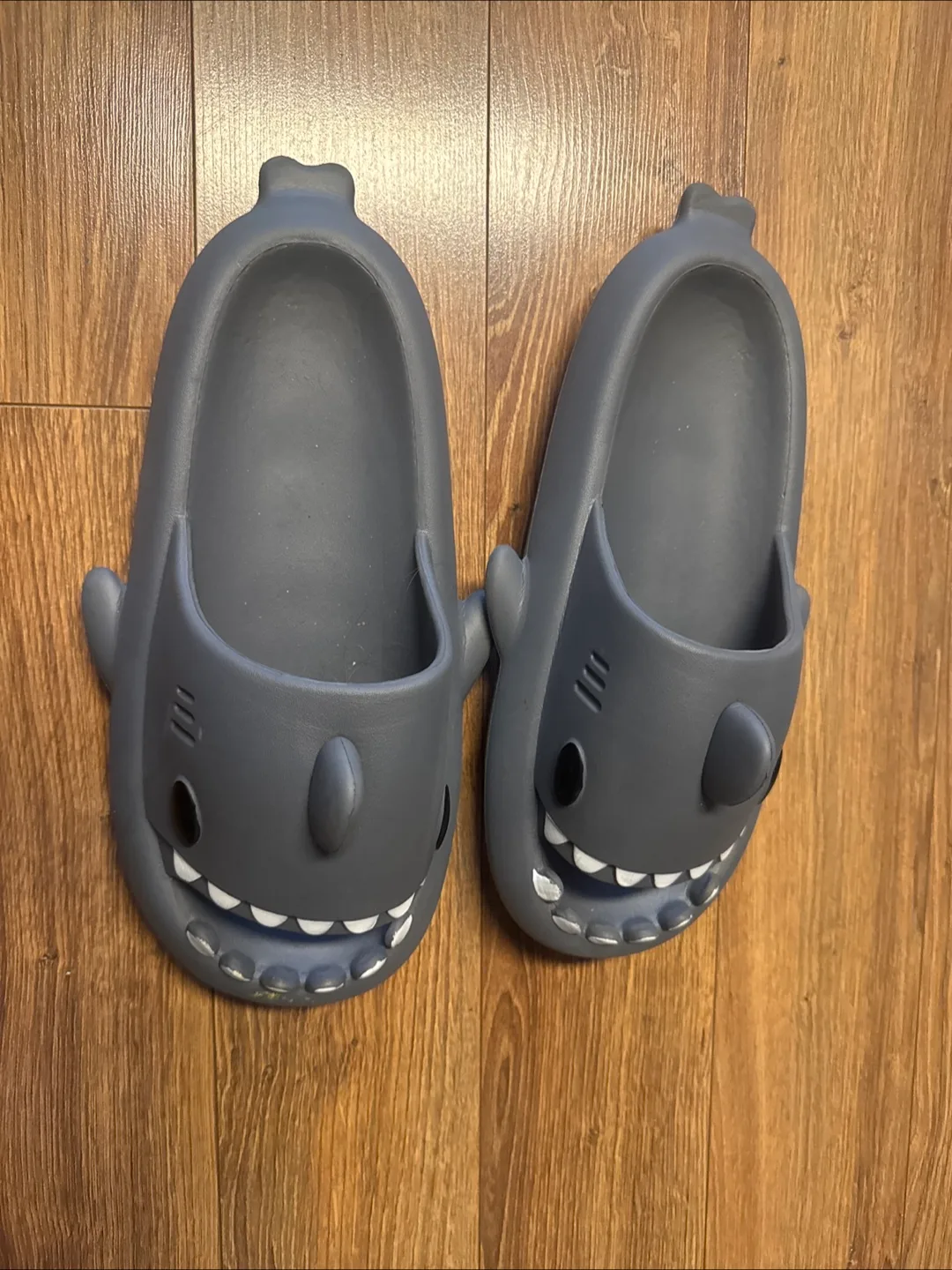 Men’s Size Large (10-13) Shark Slides thumbnail