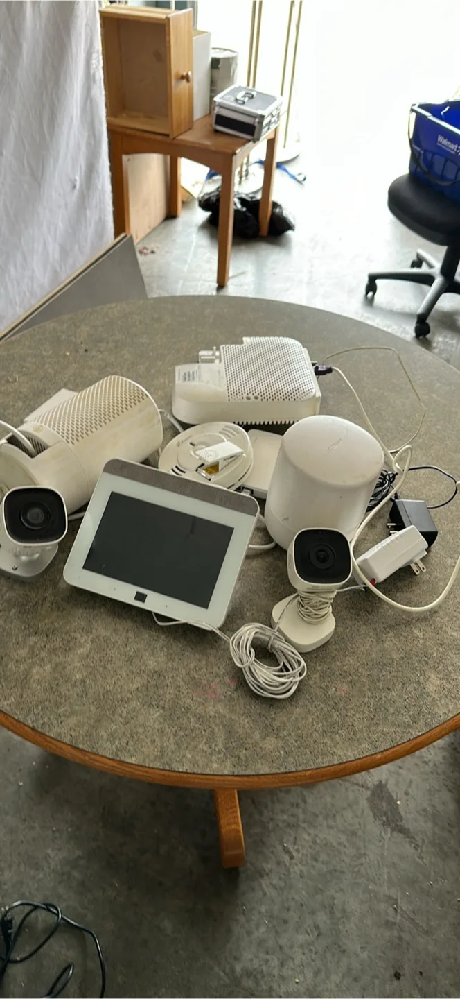 Home security camera system thumbnail